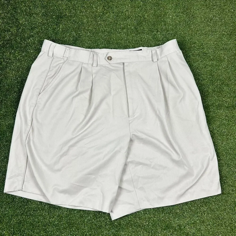 Izod Men's White and Cream Shorts
